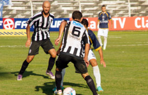 Santa Cruz goleia e mira o Esportivo