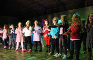 Festa para as mães na Escola Goiás
