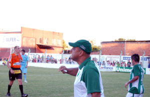 Avenida: Direção demite técnico Hélio Vieira