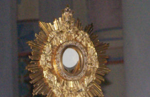 Inúmeros fiéis participam do 18º Cerco de Jericó