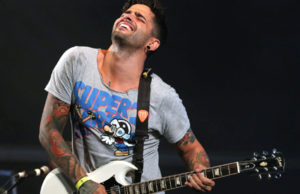 Lucas Silveira: Projetos reunidos em show solo