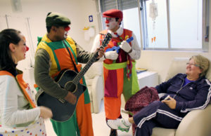 Doutores Só Riso cantam e encantam o Centro de Oncologia