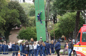 Competição mostra trabalho dos bombeiros à comunidade