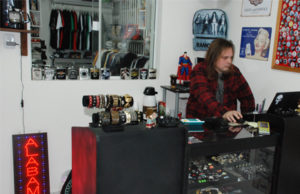 Moda retrô: Roqueiros de Santa Cruz voltam a se sentir em casa