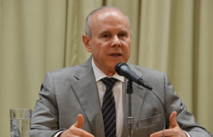 Mantega indica que ministério persegue meta de 3% de crescimento