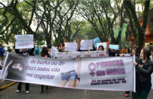 Causa: "Marcha das Vadias" lota ruas do centro