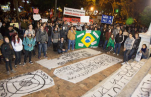 Mobilização: Santa-cruzenses voltaram às ruas na noite de ontem