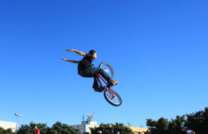 BMX regado a rock no domingo em Santa Cruz