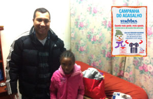 Colaboradores da Stadtbus ajudam família