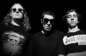 Justo Meio lança álbum hoje com show