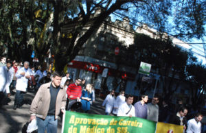 Saúde: Médicos realizam manifestação