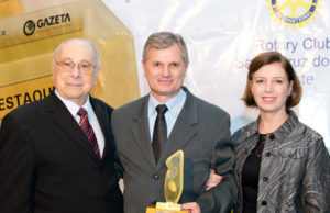 Grupo Prato Feito recebe prêmio Destaques 2012