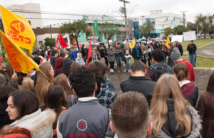 Estudantes apoiam paralisação os professores