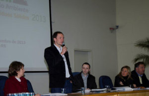 Evento debate política de resíduos sólidos