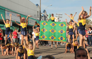 Desfile exalta o amor à Pátria