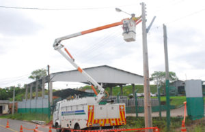 Rachaduras em postes preocupam comunidade