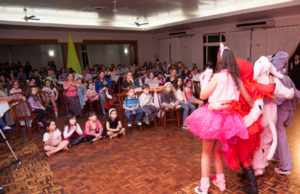 Música, dança e teatro na AABB