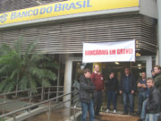 Bancários e carteiros voltam à rotina