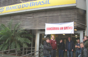 Bancários e carteiros voltam à rotina