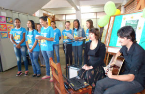 Parceria entre Escola e IES Zoom homenageia professores