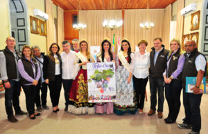 Festa da Uva visita o município e entrega convite