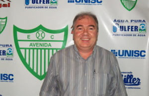 Avenida negocia com treinador para 2014