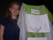 Monique Beckenkamp recebe premiação sobre Cartaz da Paz