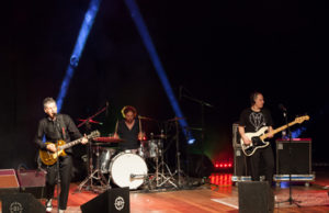 Nei Van Soria apresenta músicas e resgata hits