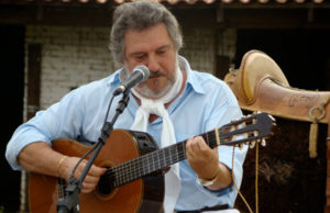 Apae traz João de Almeida Neto