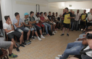 Galo apresenta elenco e comissão técnica