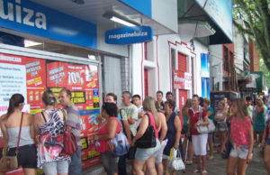 Produtos com descontos até 70% atraiu consumidores