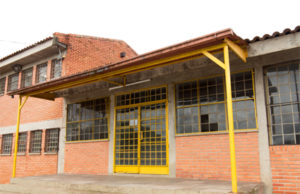 Semana começa com paralisação nas escolas estaduais