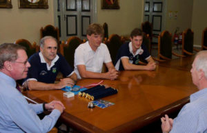 Prefeito concede Menção Honrosa aos vice-campeões mundiais