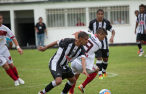 Galo vai decidir fora