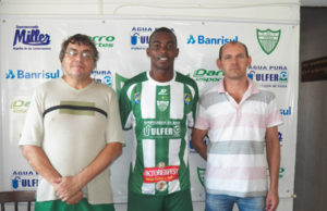 Márcio Tinga se apresenta ao Avenida