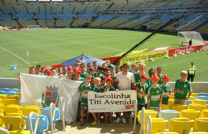 Alunos de escolinha visitam Maracanã