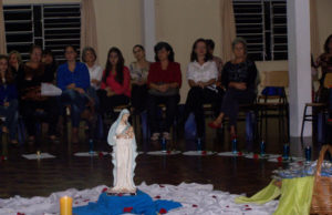 Mães maristas unidas em oração