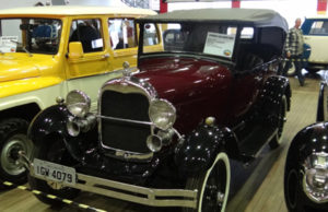 Carros antigos movimentam Parque da Oktoberfest
