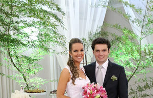 Potes de sorvete são usados para reorganizar farmácias