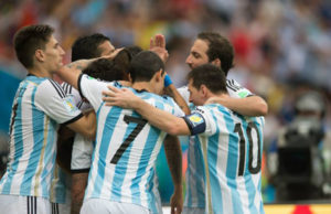 Copa do Mundo: Argentina e Holanda se classificam