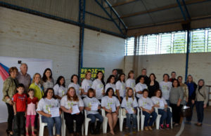 Mães concluem Curso de Cabeleireira