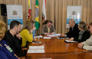 Telmo Kirst nomeia comissão para solucionar impasse