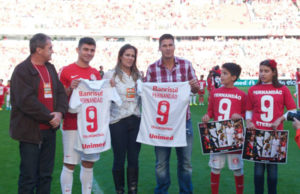 Dupla Gre-Nal vence e sobe na tabela