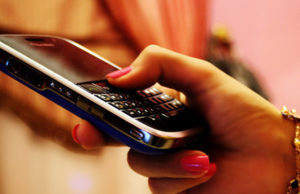 Saiba o que é o Telefone Popular, plano de tarifação reduzida para famílias de baixa renda