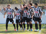 Galo vence clássico e mantém liderança