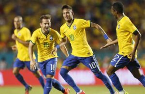 Neymar marca e Brasil vence na reestreia de Dunga