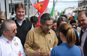 Candidato ao Senado, Olívio Dutra visita Santa Cruz