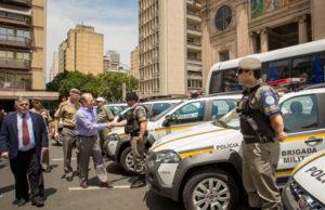 Governo do Estado entrega viaturas à Brigada Militar