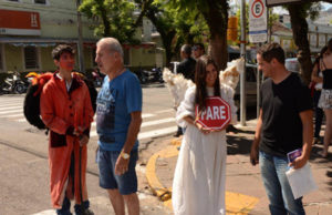Campanha de trânsito sensibiliza pedestres