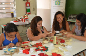 Mãos hábeis e solidárias